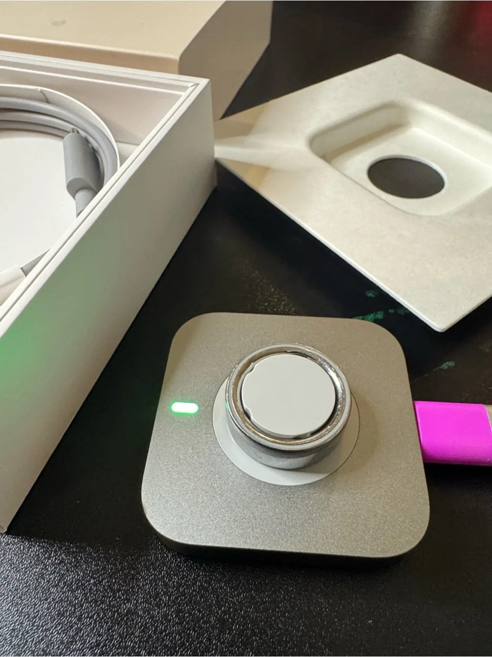 Oura Ring 4 silver with charger and cable (SIZE 7)